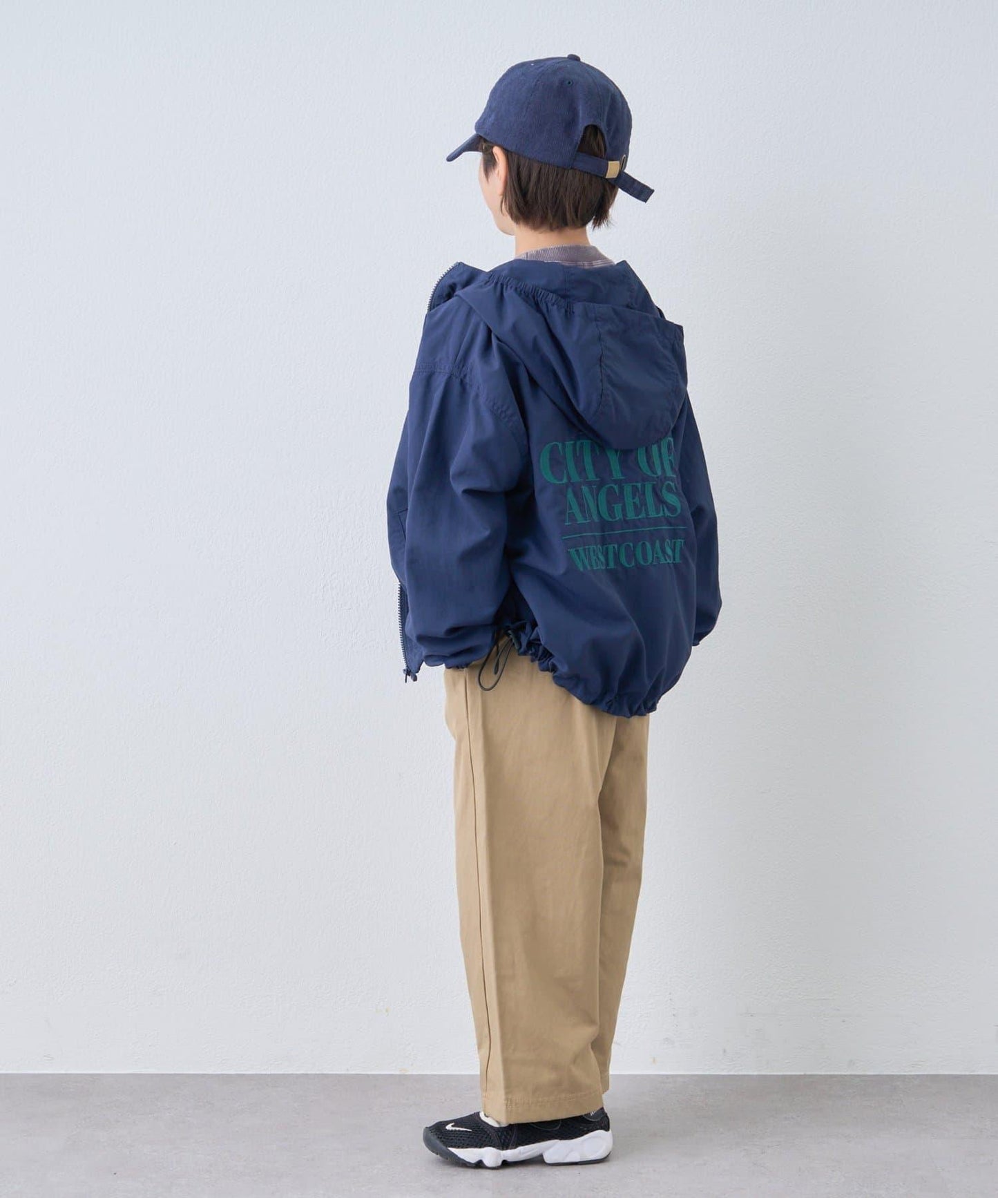 【KIDS】背部刺繡連帽衝鋒衣