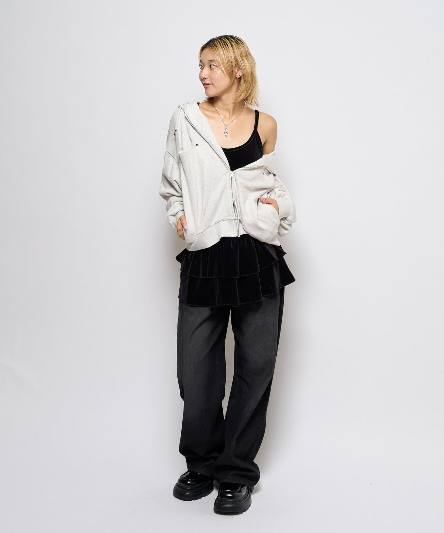 【WHO'S WHO gallery】天鵝絨荷葉邊長款上衣