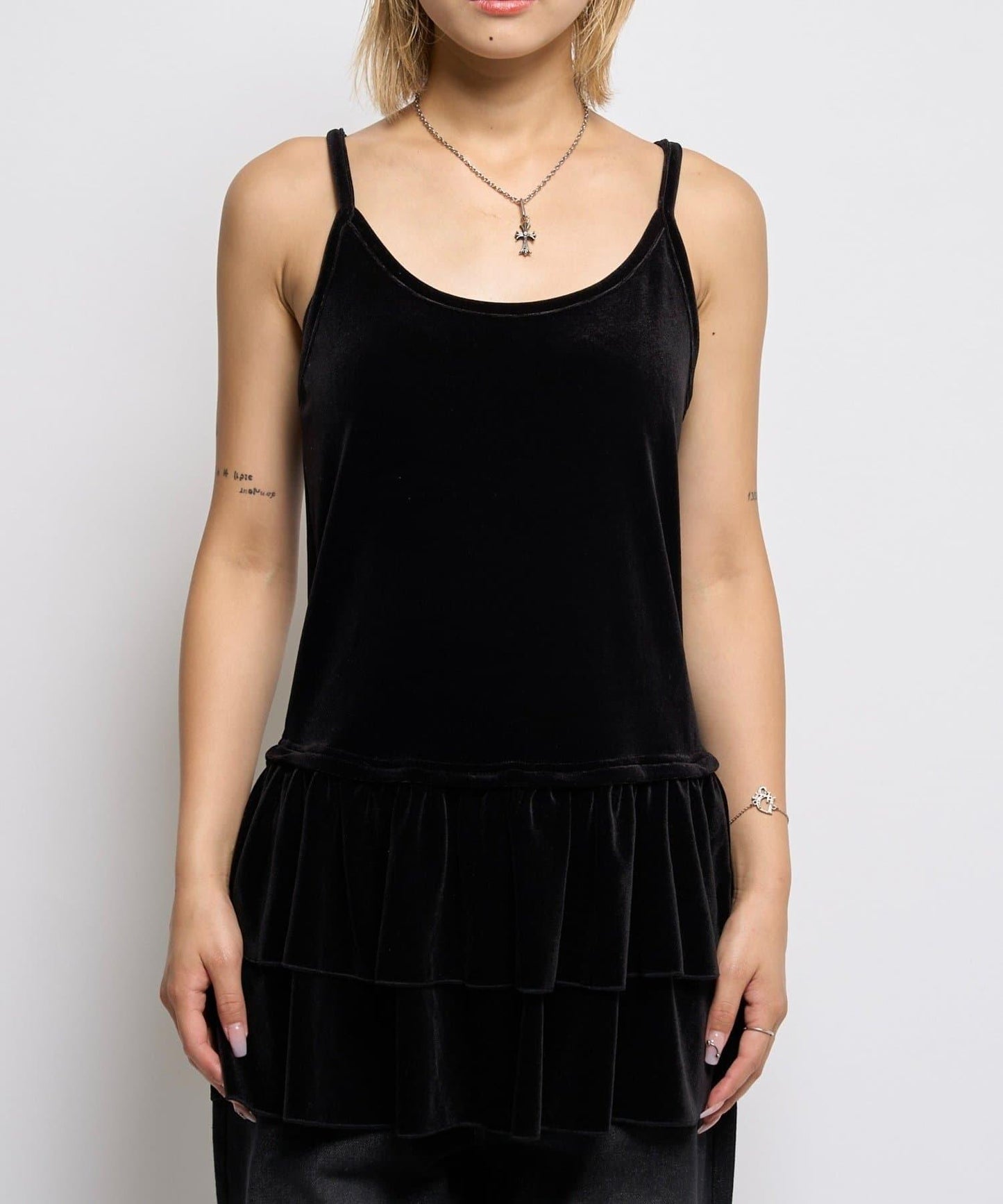 【WHO'S WHO gallery】天鵝絨荷葉邊長款上衣