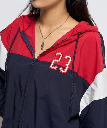 【WHO'S WHO gallery】數字印花尼龍連帽外套