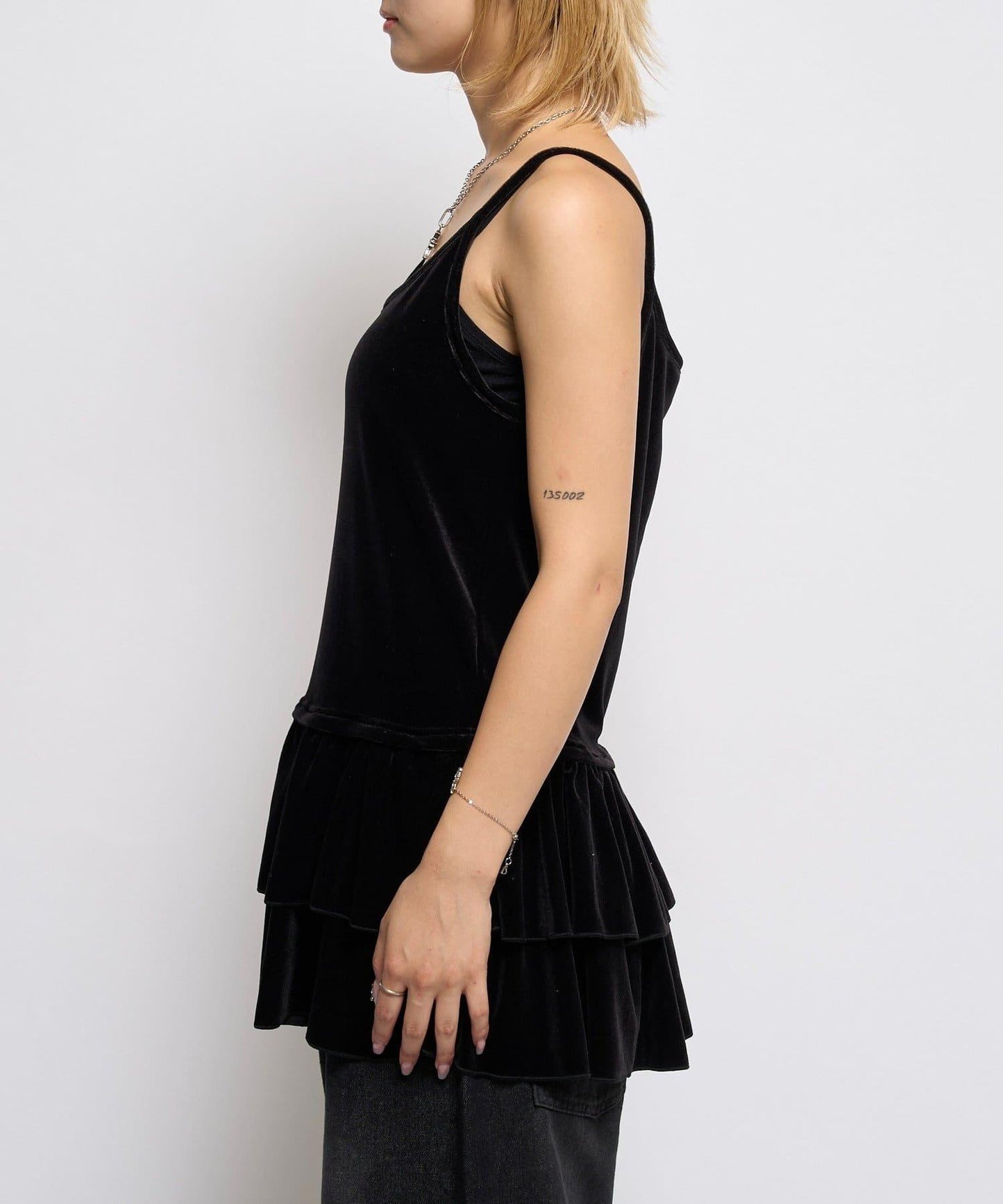 【WHO'S WHO gallery】天鵝絨荷葉邊長款上衣