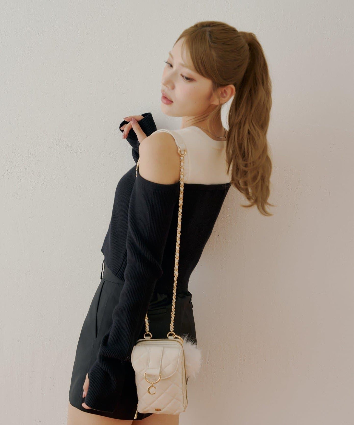 【Chico】針織一字肩拼接針織衫