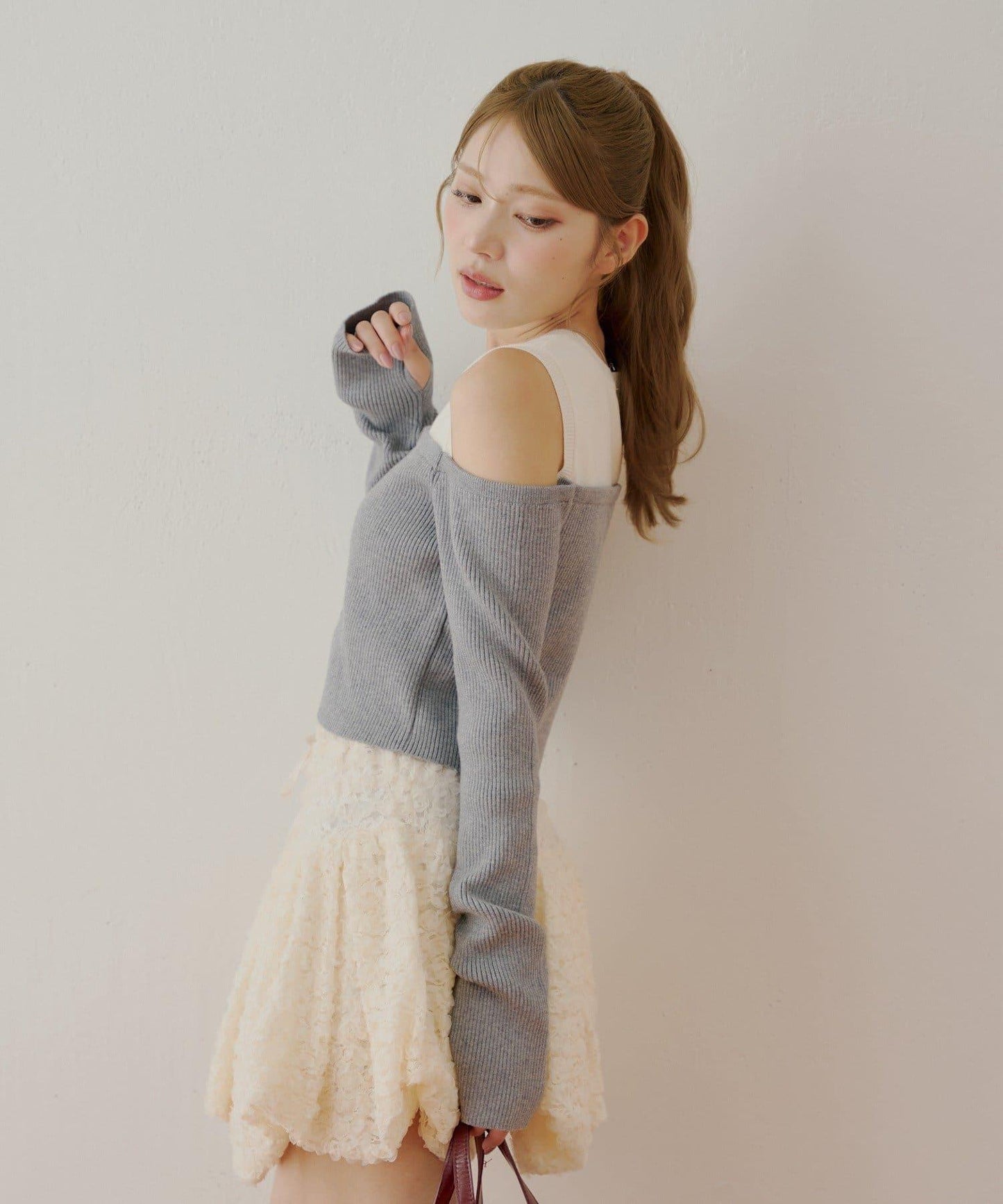 【Chico】針織一字肩拼接針織衫