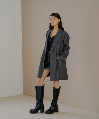 【Chico】帶玫瑰花胸針的蓬鬆長款夾克