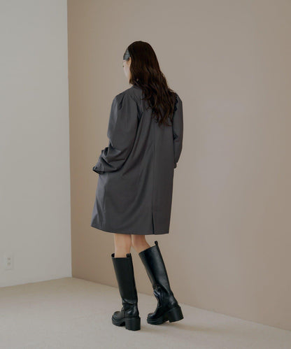 【Chico】帶玫瑰花胸針的蓬鬆長款夾克