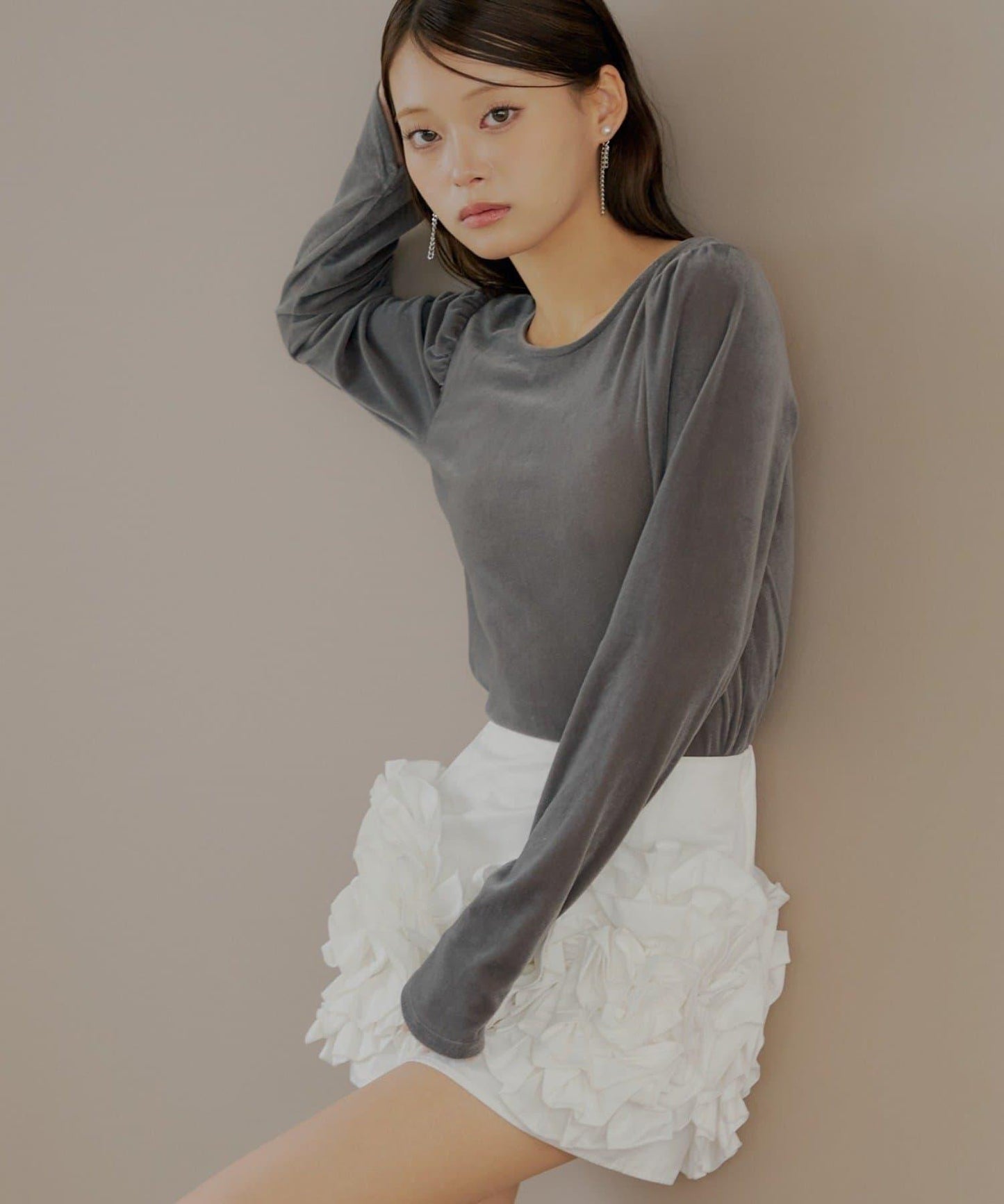 【Chico】荷葉邊吊帶+天鵝絨上衣套裝