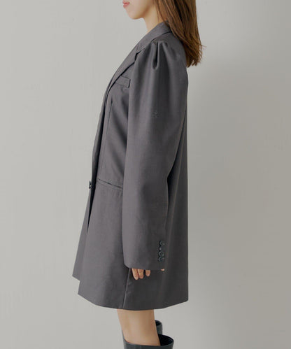 【Chico】帶玫瑰花胸針的蓬鬆長款夾克