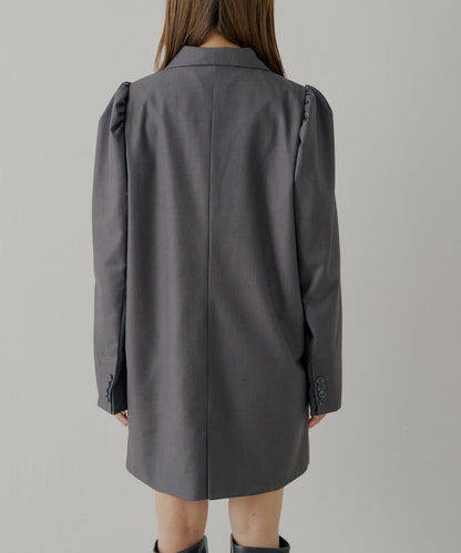 【Chico】帶玫瑰花胸針的蓬鬆長款夾克