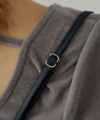 【Chico】荷葉邊吊帶+天鵝絨上衣套裝