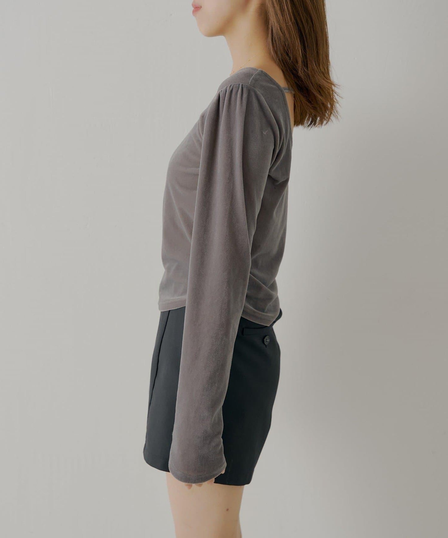 【Chico】荷葉邊吊帶+天鵝絨上衣套裝