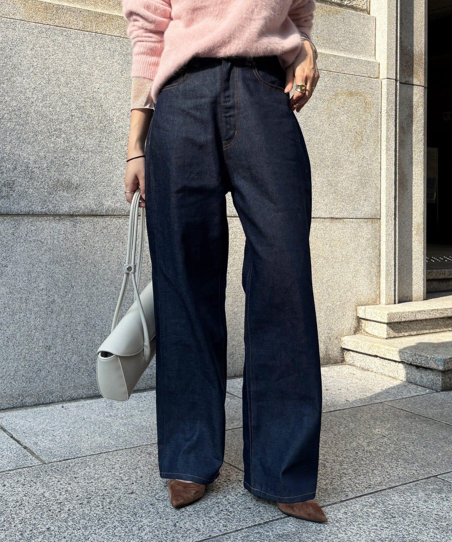 硬挺褶皺牛仔褲