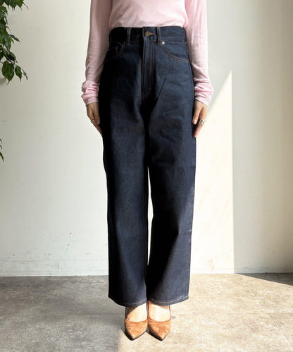 硬挺褶皺牛仔褲