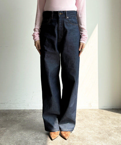 硬挺褶皺牛仔褲