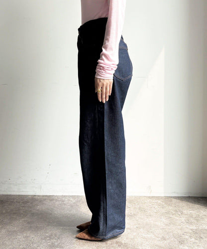 硬挺褶皺牛仔褲