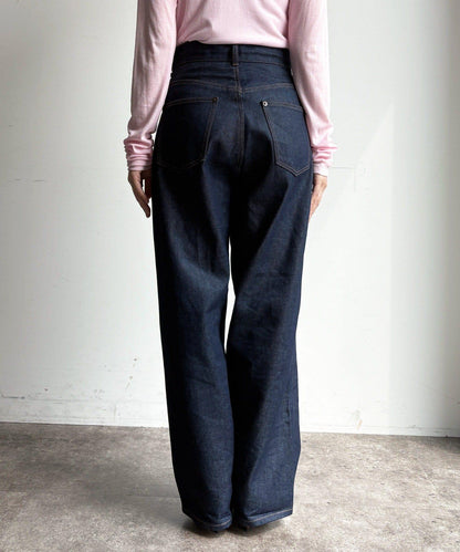 硬挺褶皺牛仔褲