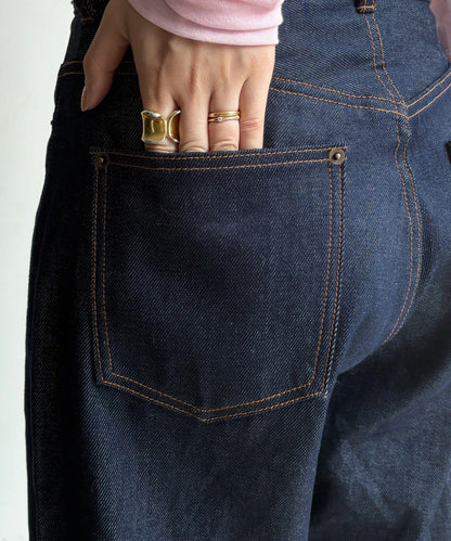 硬挺褶皺牛仔褲