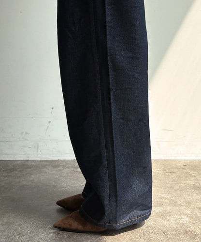 硬挺褶皺牛仔褲