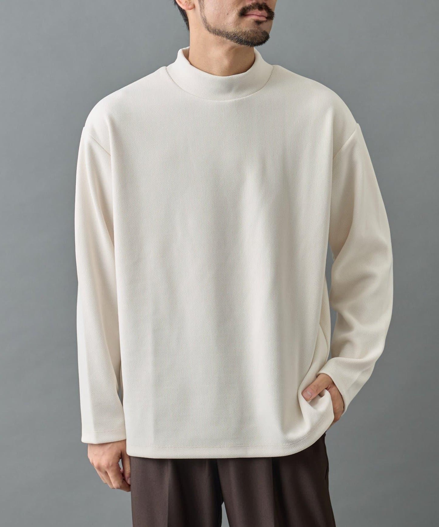 【AW】剪裁絨面高領套頭衫