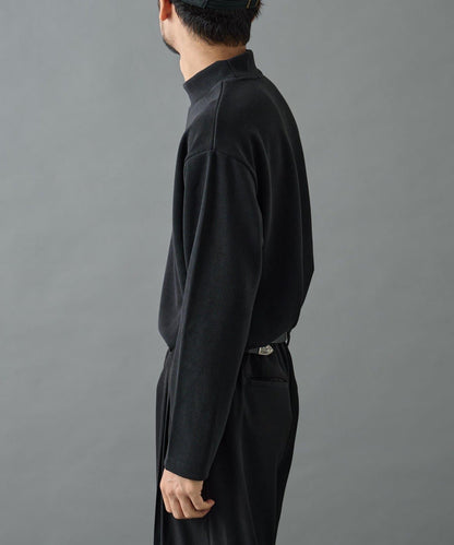 【AW】剪裁絨面高領套頭衫