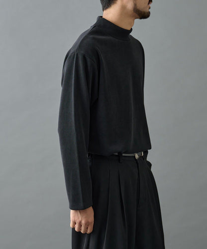 【AW】剪裁絨面高領套頭衫