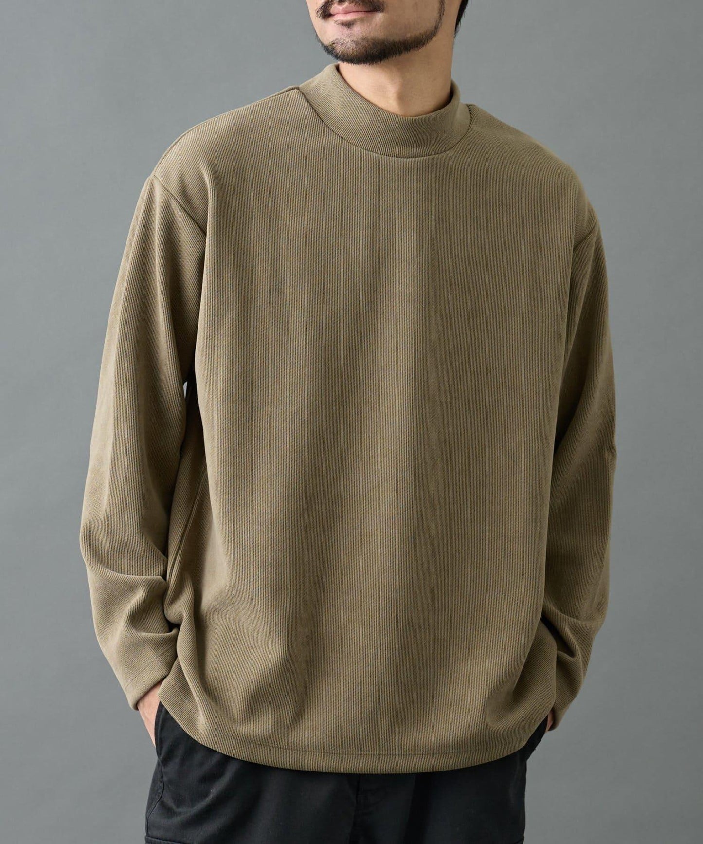 【AW】剪裁絨面高領套頭衫