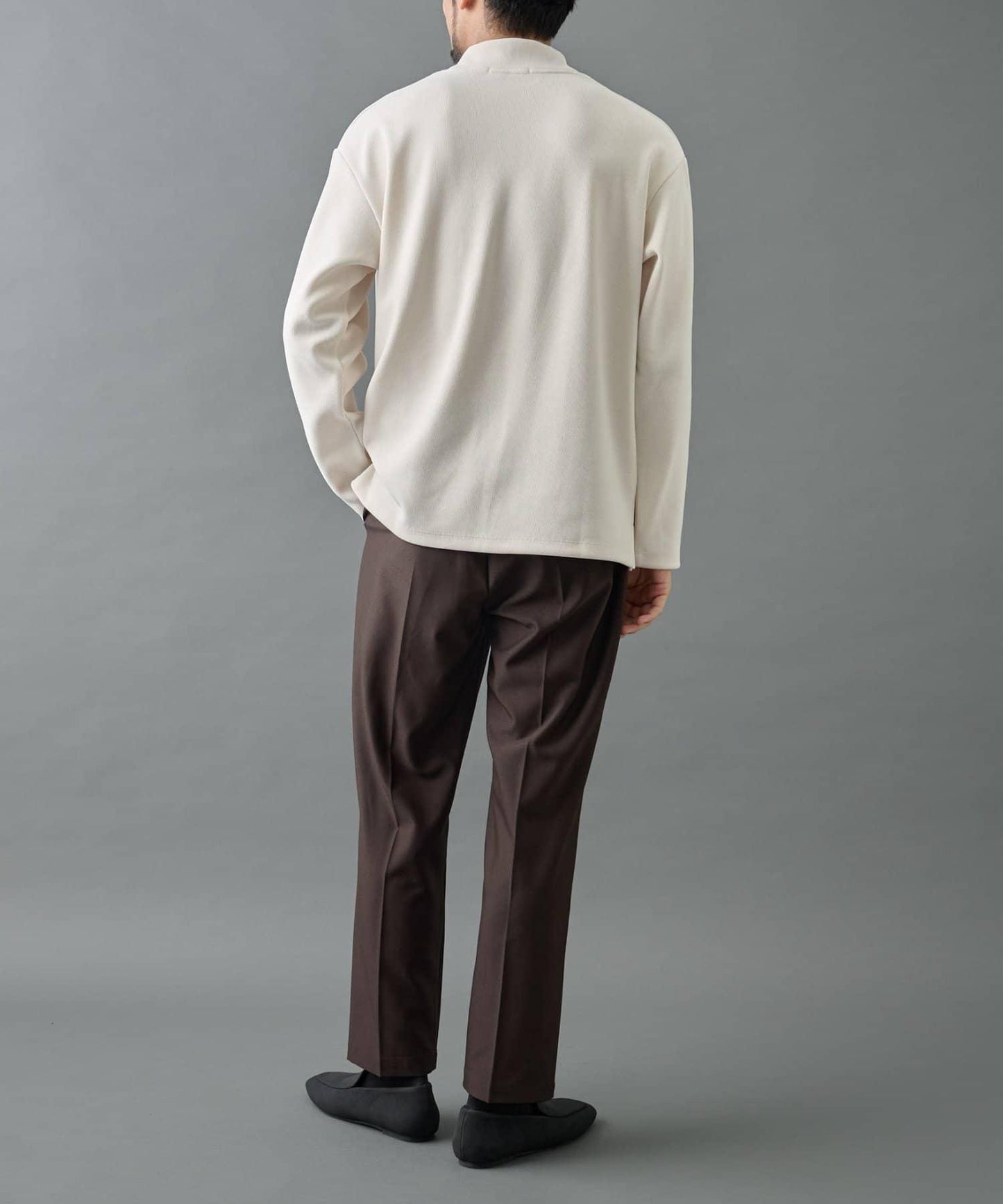 【AW】剪裁絨面高領套頭衫