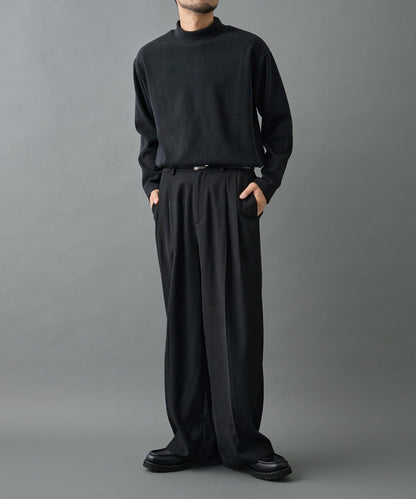 【AW】剪裁絨面高領套頭衫