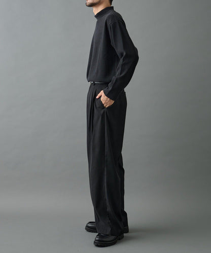 【AW】剪裁絨面高領套頭衫