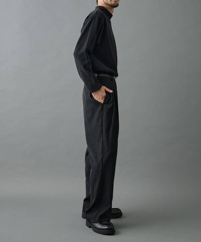 【AW】剪裁絨面高領套頭衫