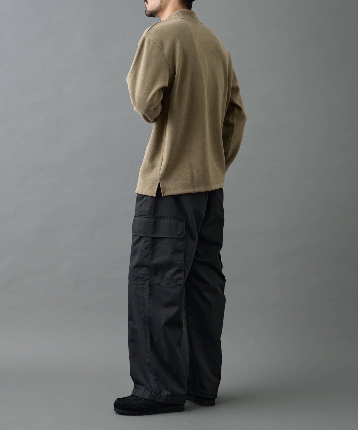 【AW】剪裁絨面高領套頭衫