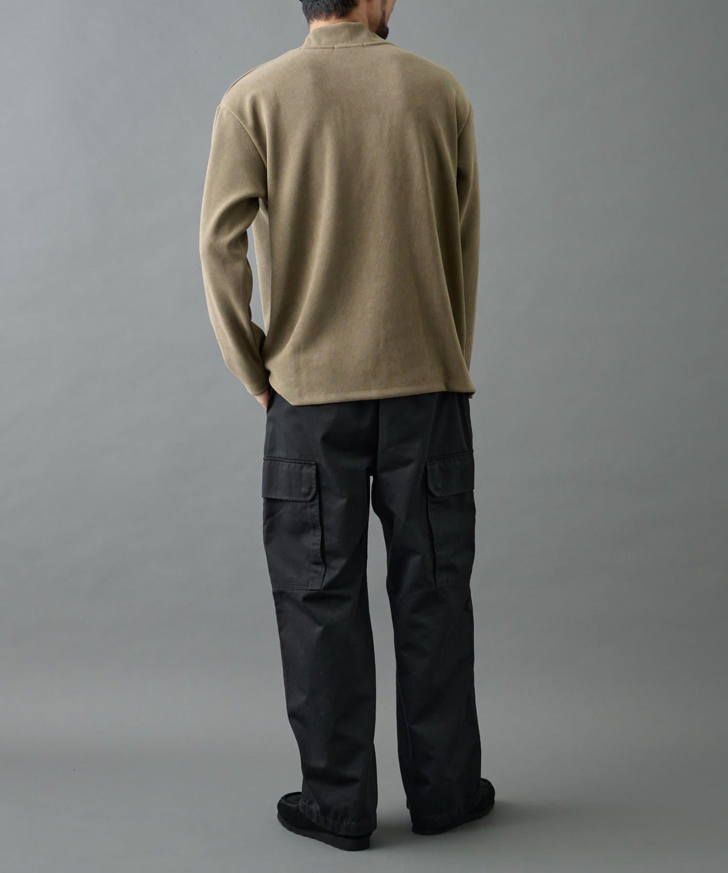 【AW】剪裁絨面高領套頭衫