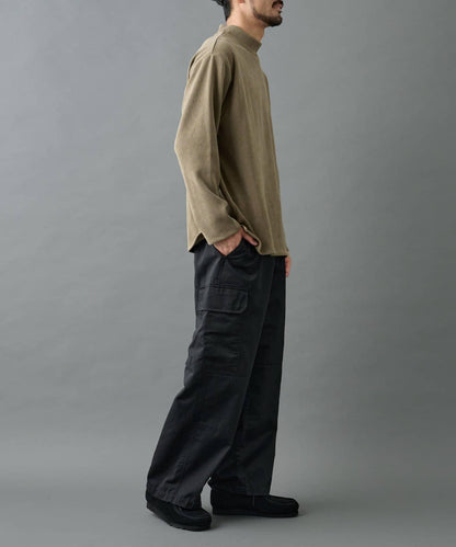 【AW】剪裁絨面高領套頭衫