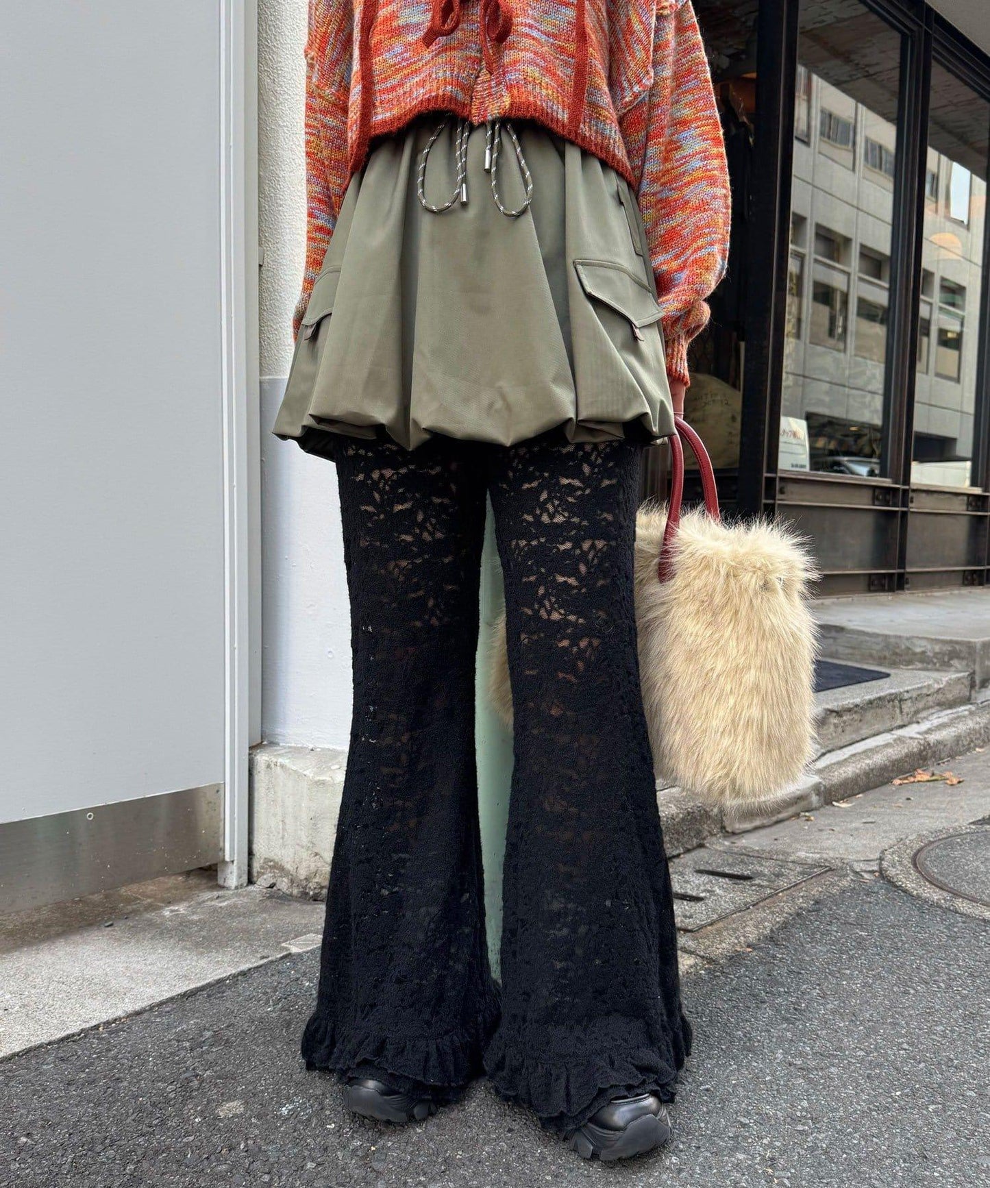 磨毛蕾絲拼接荷葉邊闊腿褲