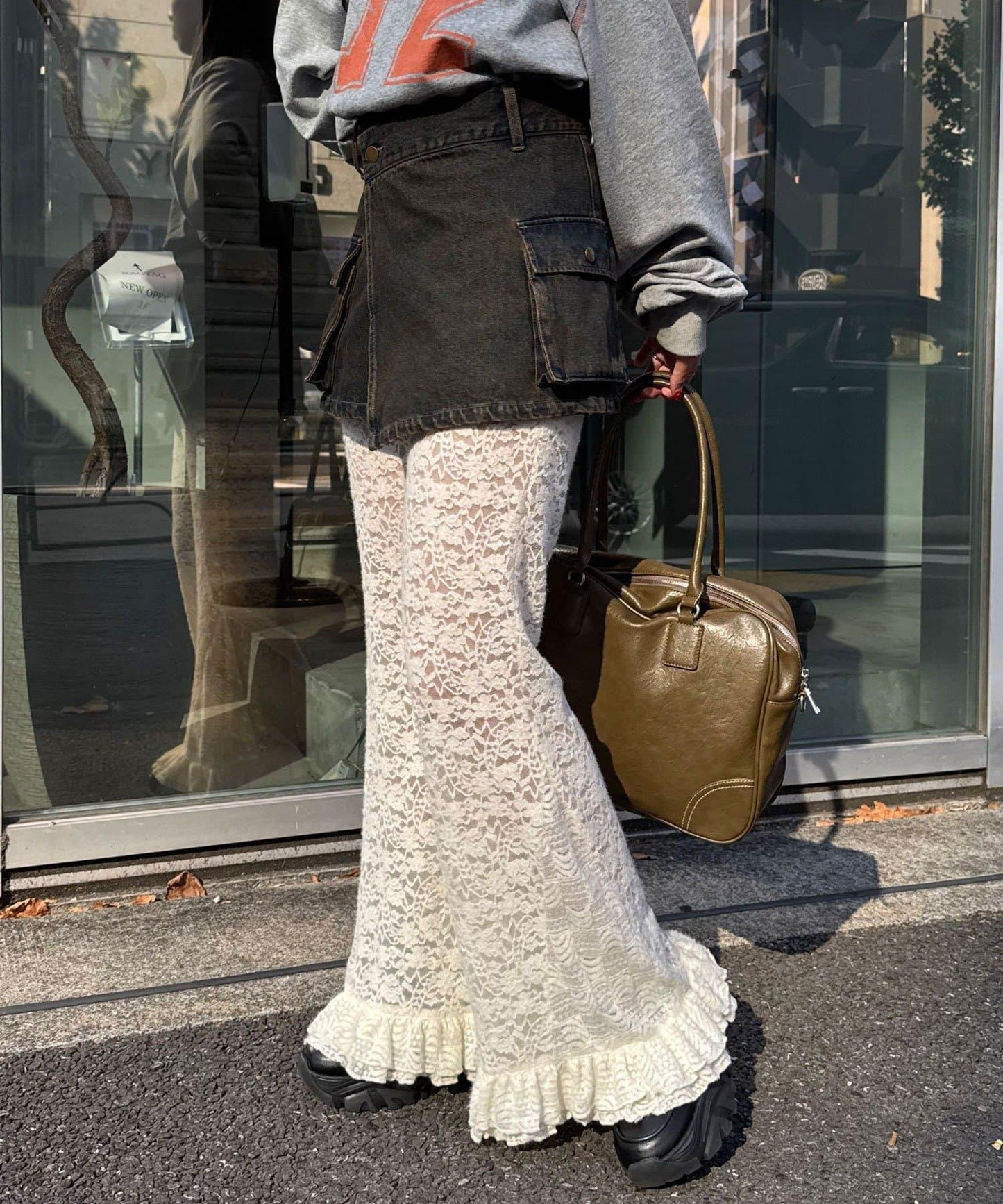 磨毛蕾絲拼接荷葉邊闊腿褲