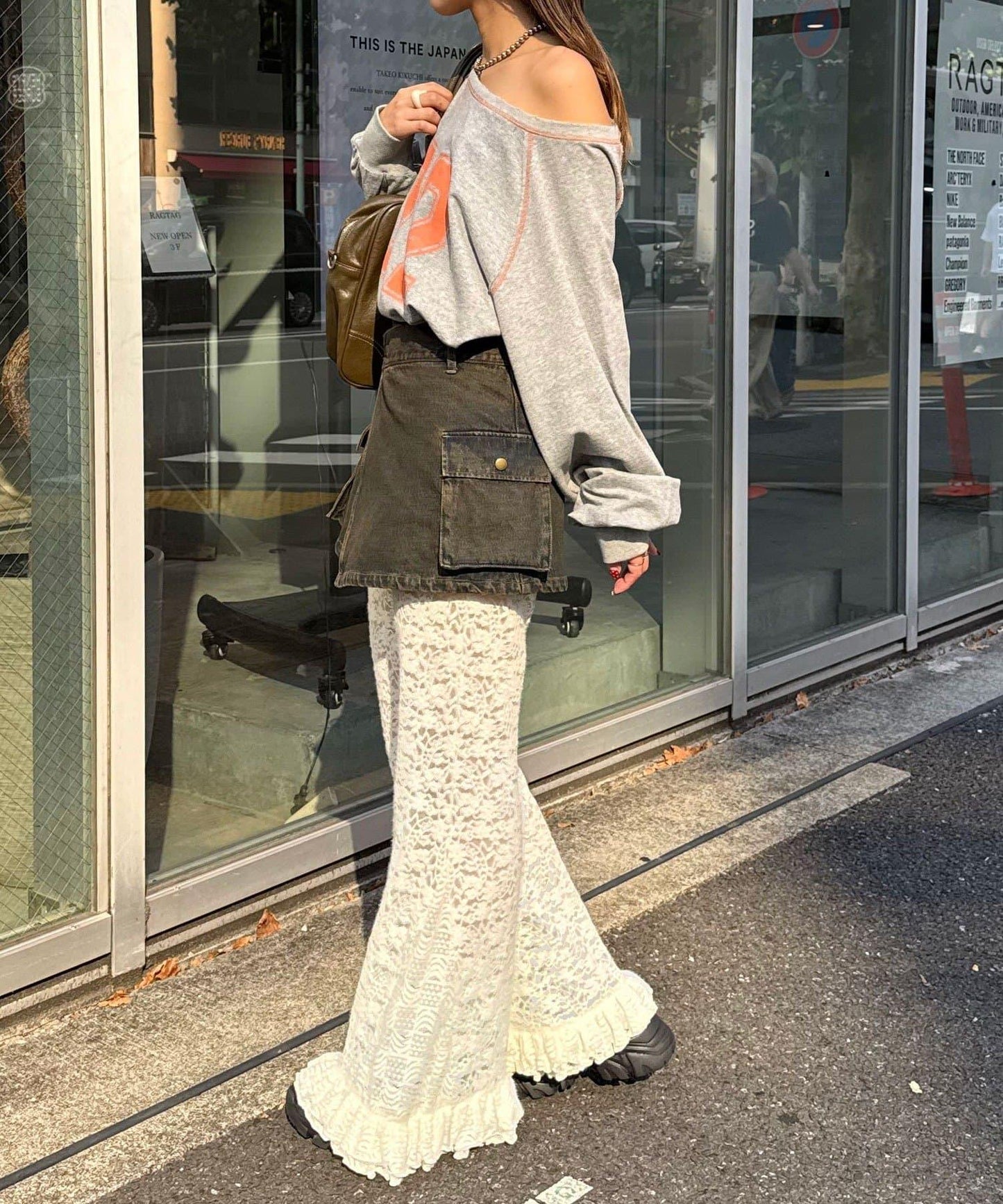 磨毛蕾絲拼接荷葉邊闊腿褲