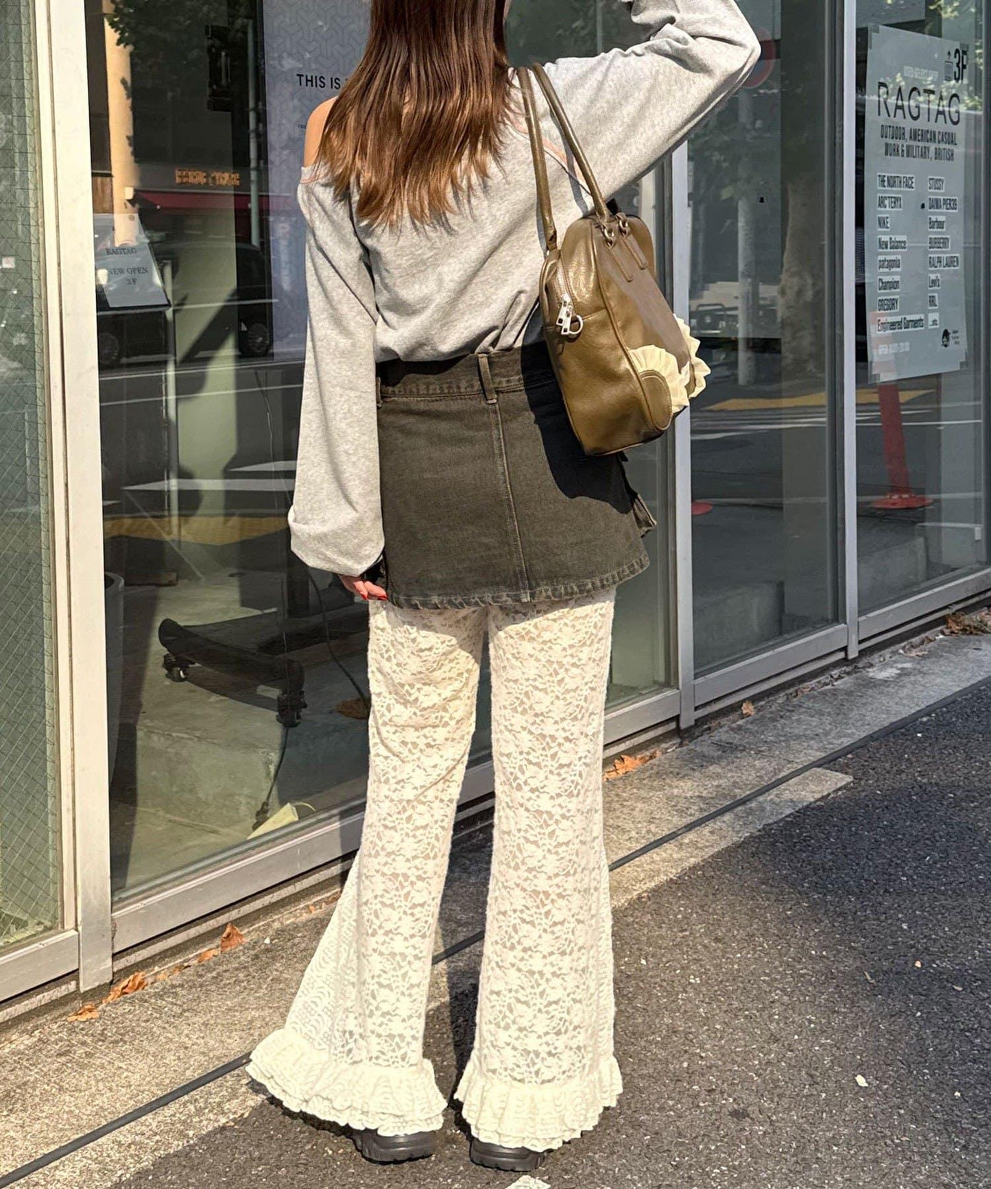 磨毛蕾絲拼接荷葉邊闊腿褲