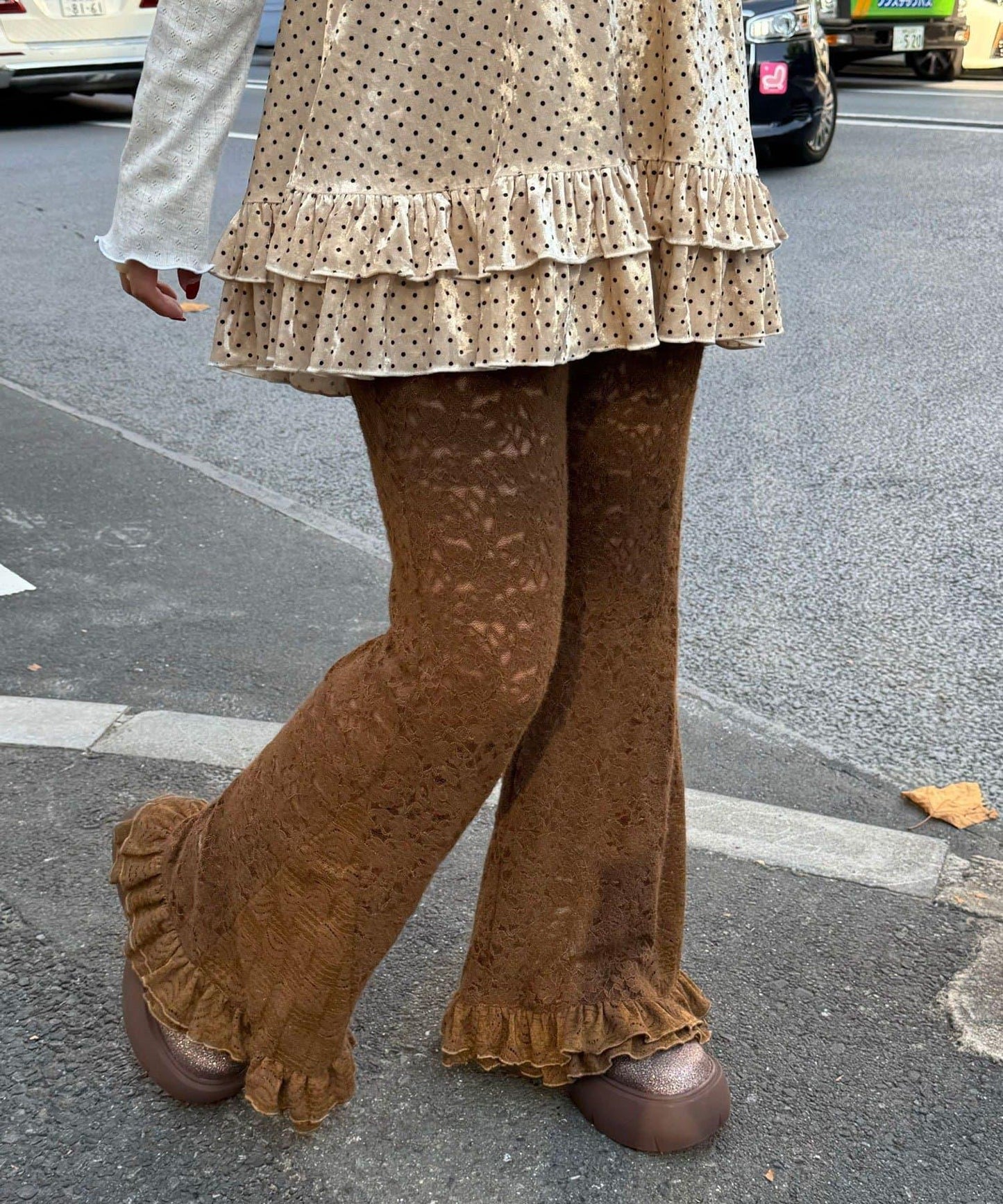 磨毛蕾絲拼接荷葉邊闊腿褲