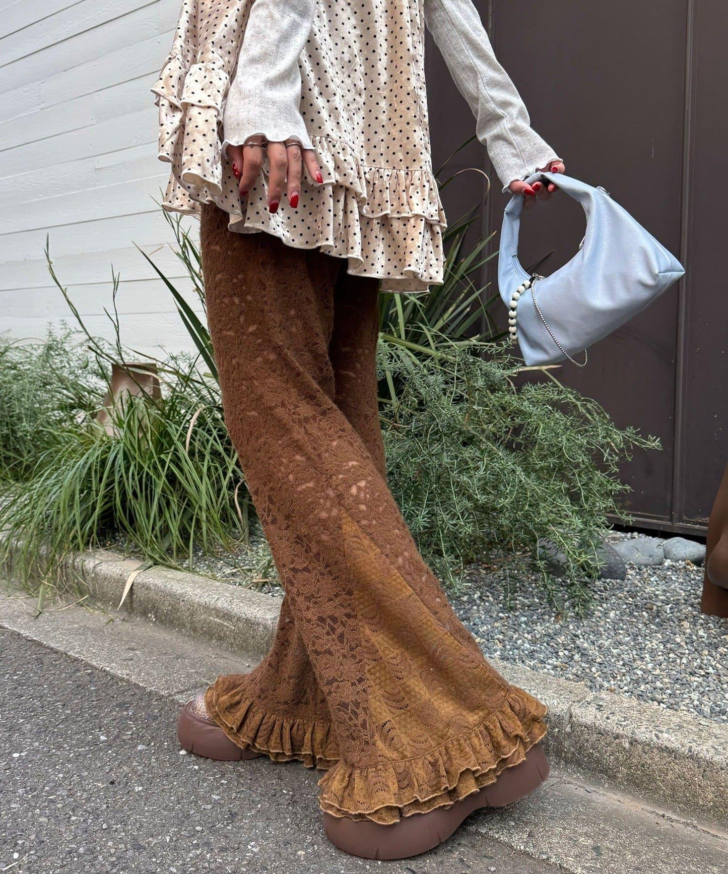 磨毛蕾絲拼接荷葉邊闊腿褲