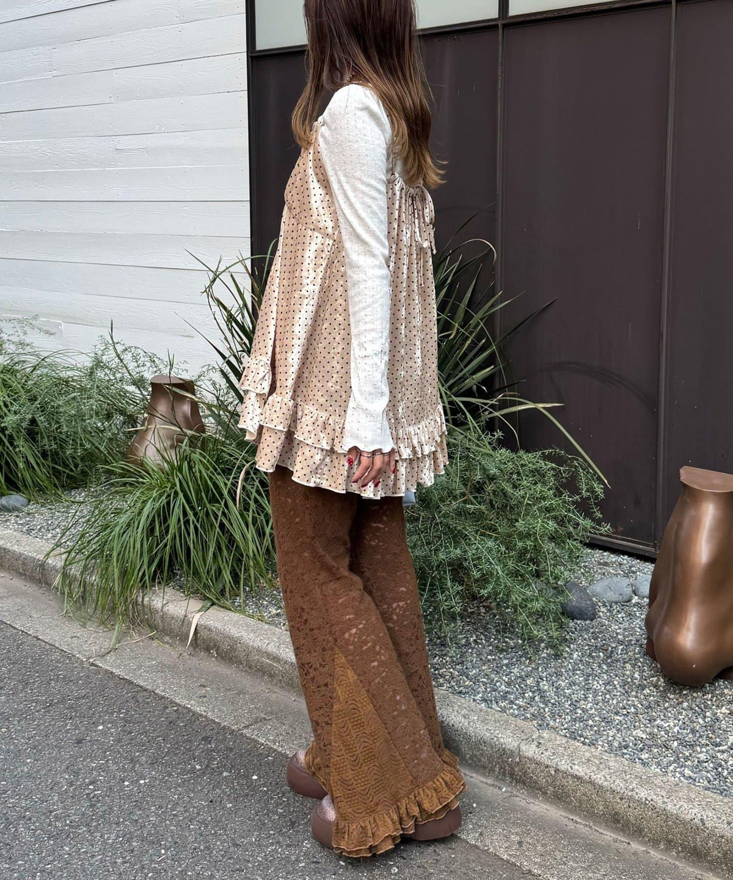 磨毛蕾絲拼接荷葉邊闊腿褲