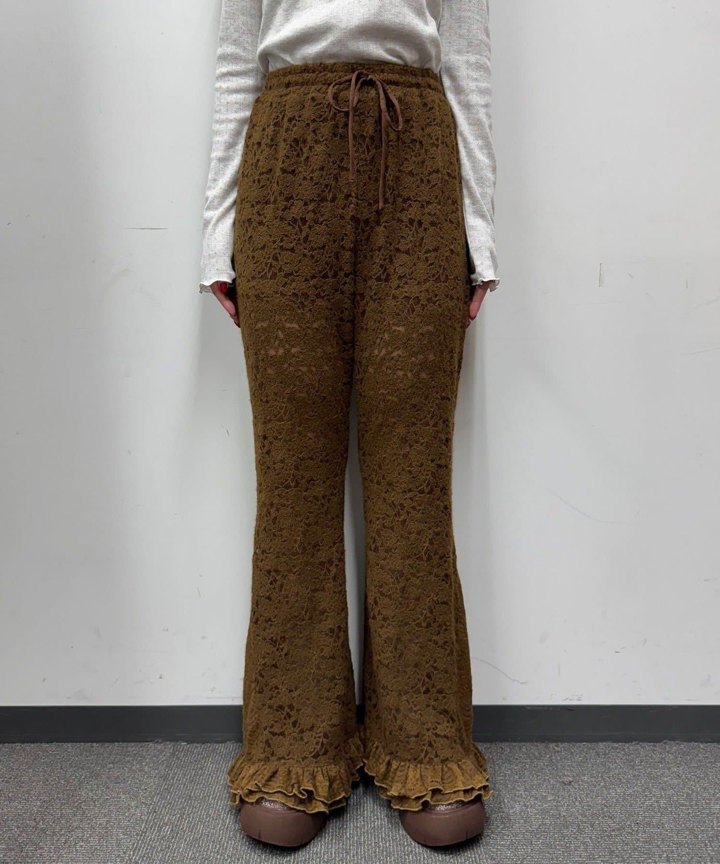 磨毛蕾絲拼接荷葉邊闊腿褲