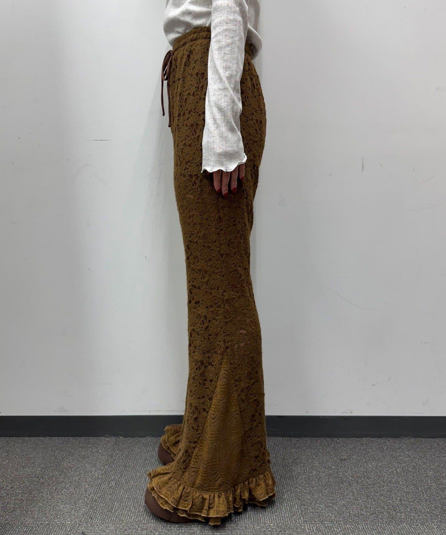 磨毛蕾絲拼接荷葉邊闊腿褲