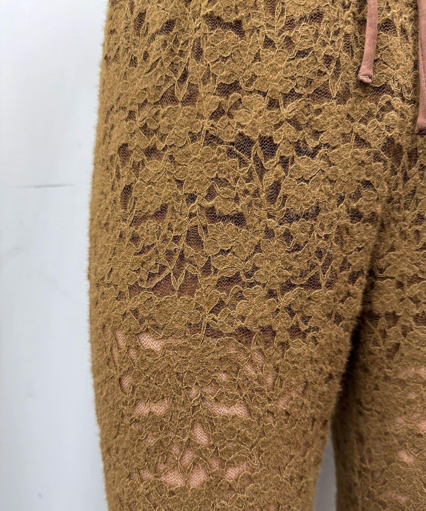 磨毛蕾絲拼接荷葉邊闊腿褲