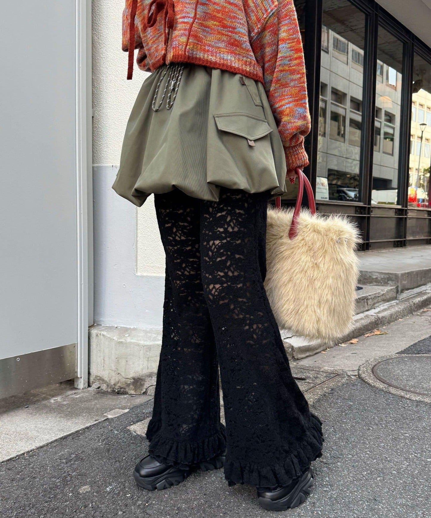 磨毛蕾絲拼接荷葉邊闊腿褲