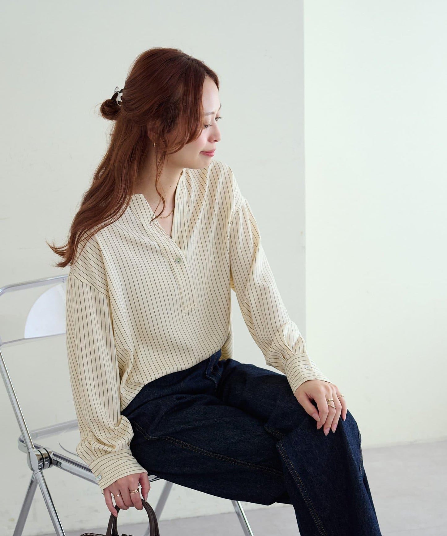 【Discoat】優雅紐扣裝飾V領襯衫