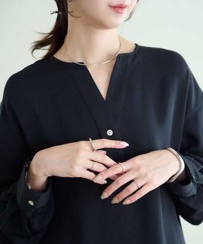 【Discoat】優雅紐扣裝飾V領襯衫