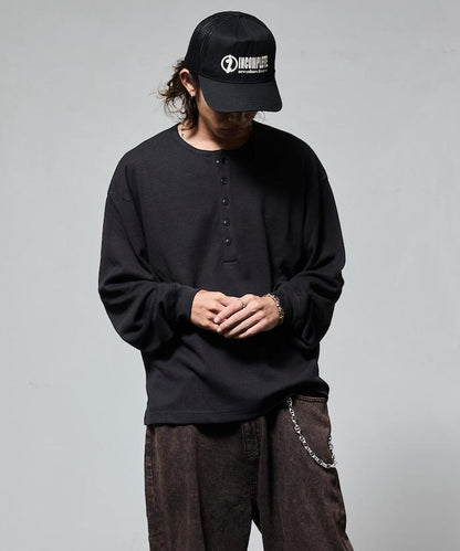 短款保暖亨利領T恤