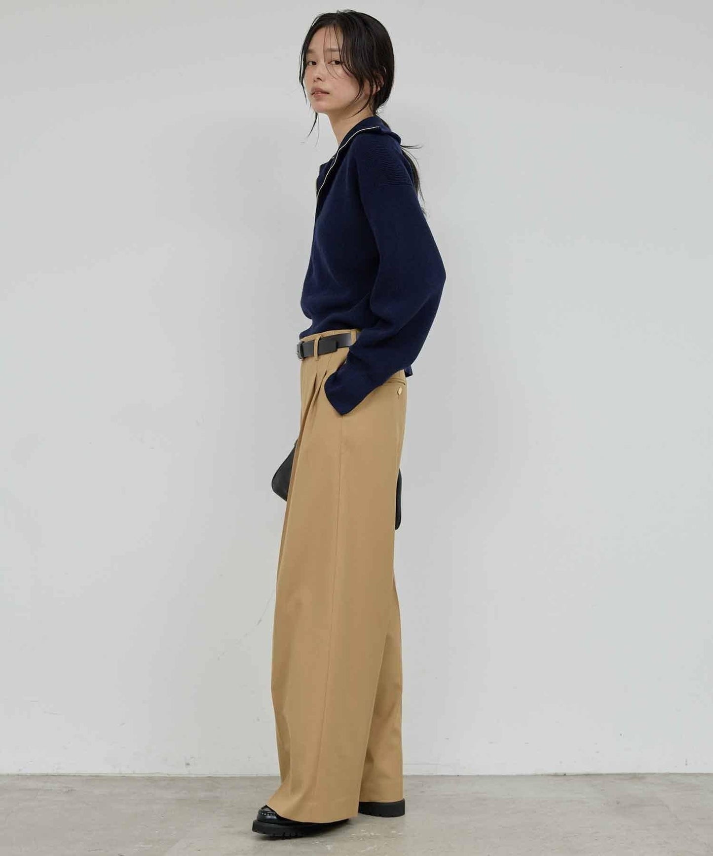 【近日開始】無腰帶褶皺寬腿褲