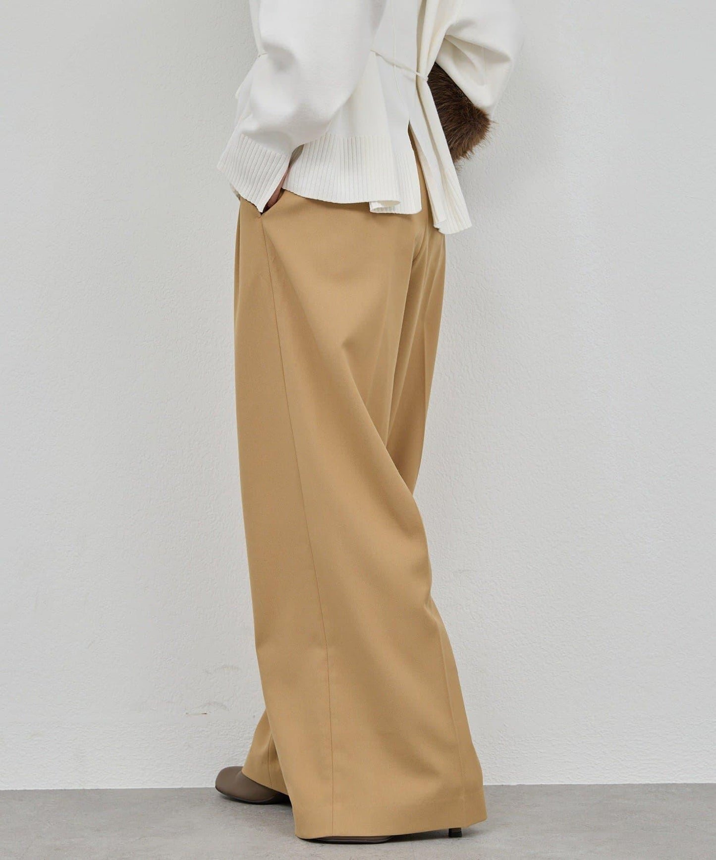 【近日開始】無腰帶褶皺寬腿褲