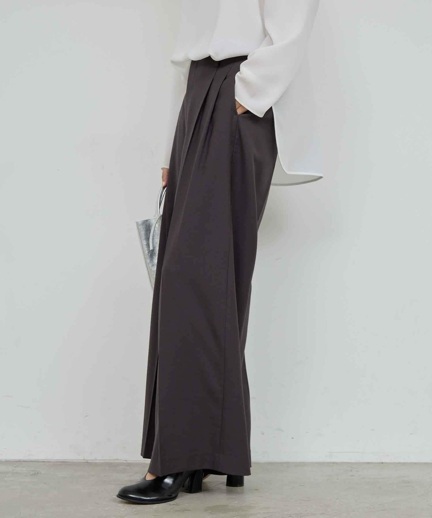 【近日開始】無腰帶褶皺寬腿褲