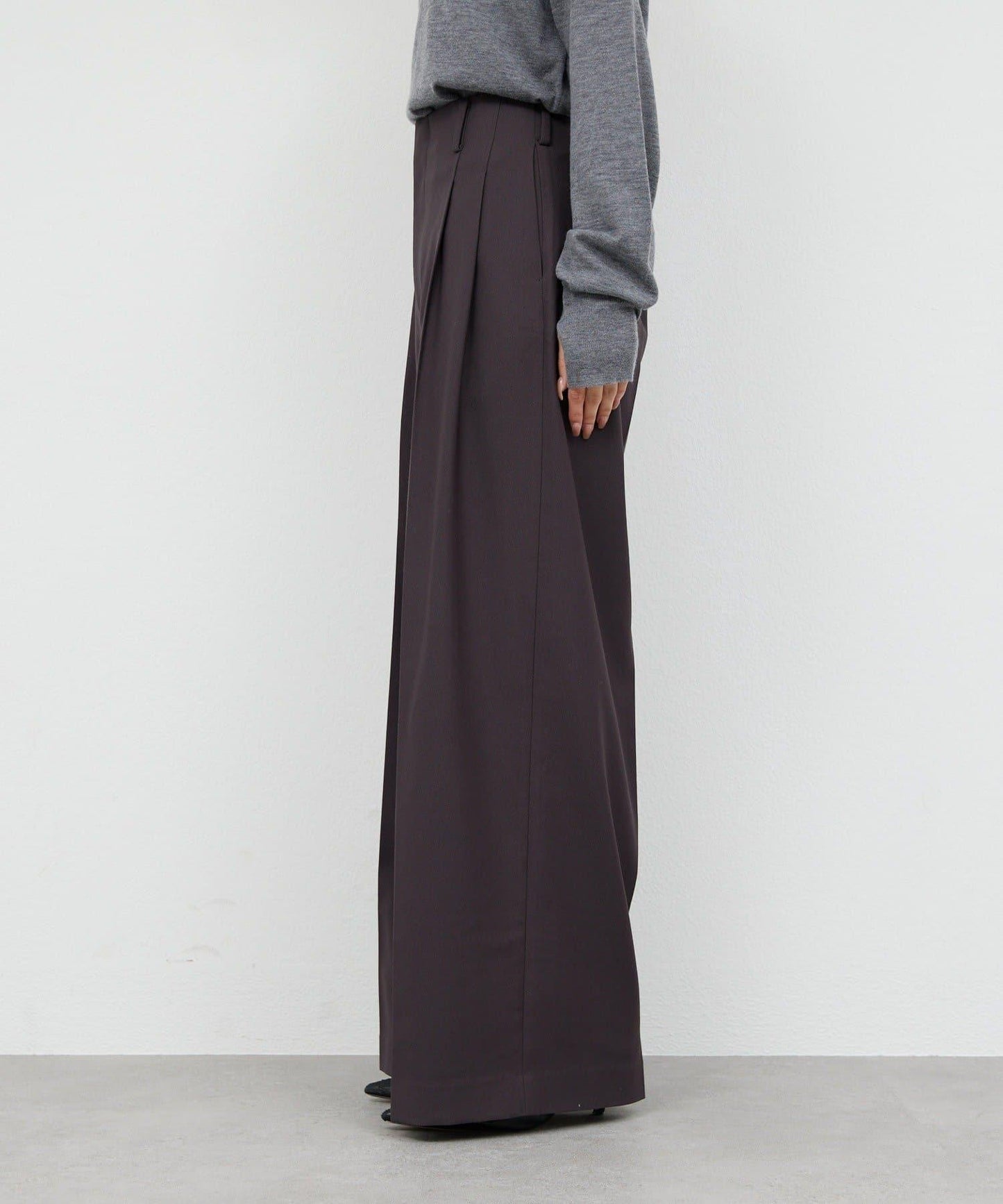 【近日開始】無腰帶褶皺寬腿褲